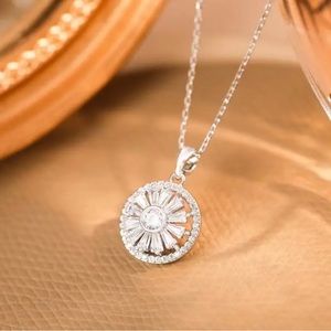 Korean Silver Round Daisy Spinning Necklace